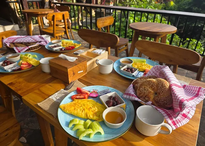 Alojamento de Acomodação e Pequeno-almoço Edem Cafe Ubud