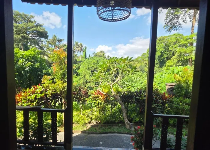 Edem Cafe Alojamento de Acomodação e Pequeno-almoço Ubud